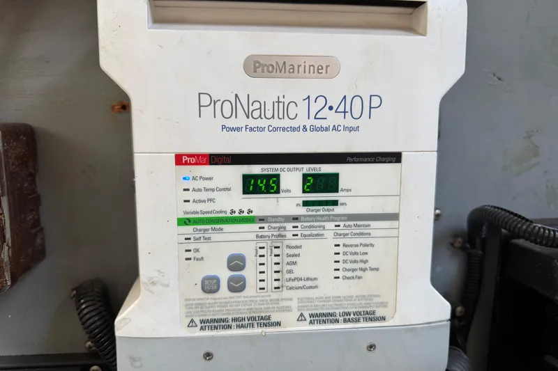 Slide: The Image of ProMariner ProNautic 12-40P charger on 1999 Sea Ray Sundancer 400 boat. - 32