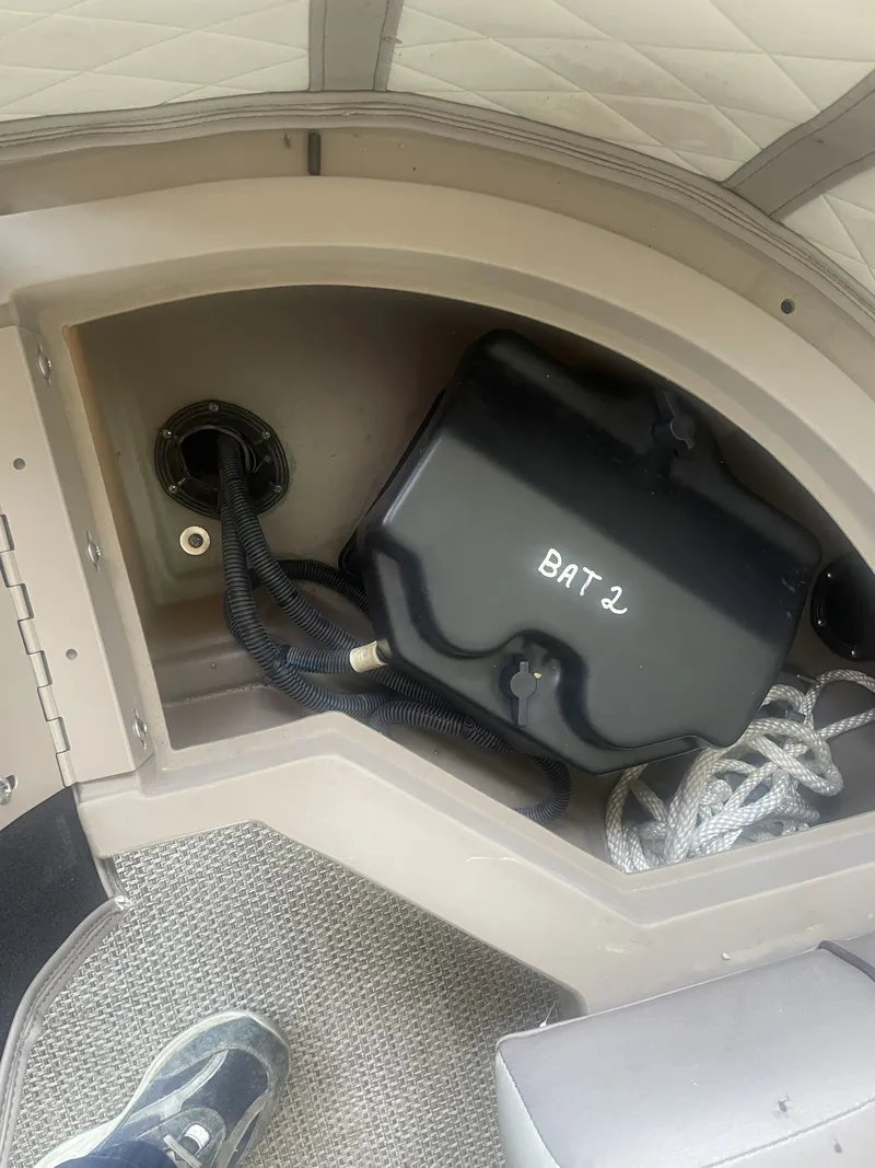 Slide: The Image of Battery compartment in a 2020 Bennington SSRFBXP boat with cables and rope. - 5