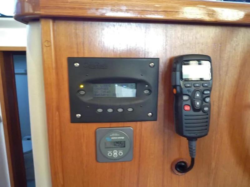 Slide: The Image of Riviera Twin Cabin Convertible 2001 control panel and radio. - 8