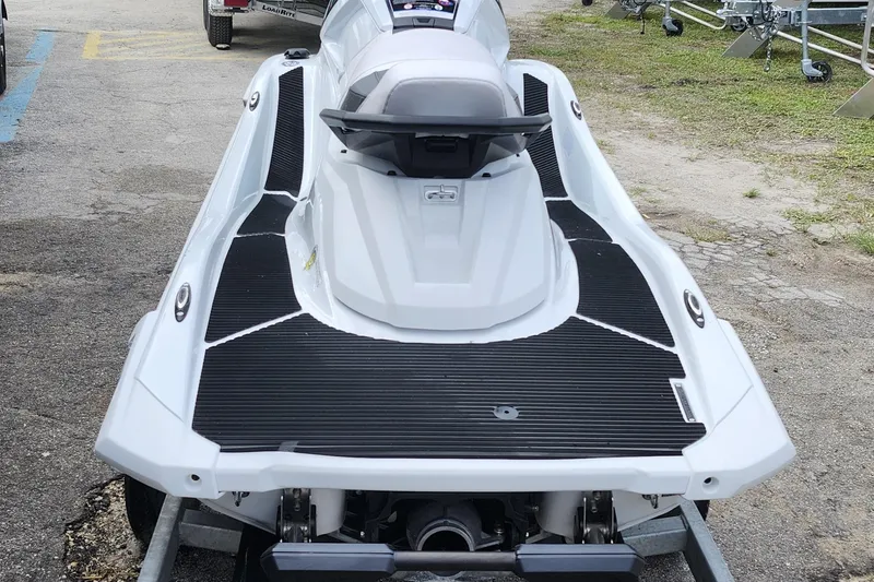 Slide: The Image of 2022 Yamaha WaveRunner VX Cruiser on trailer, rear view. - 5