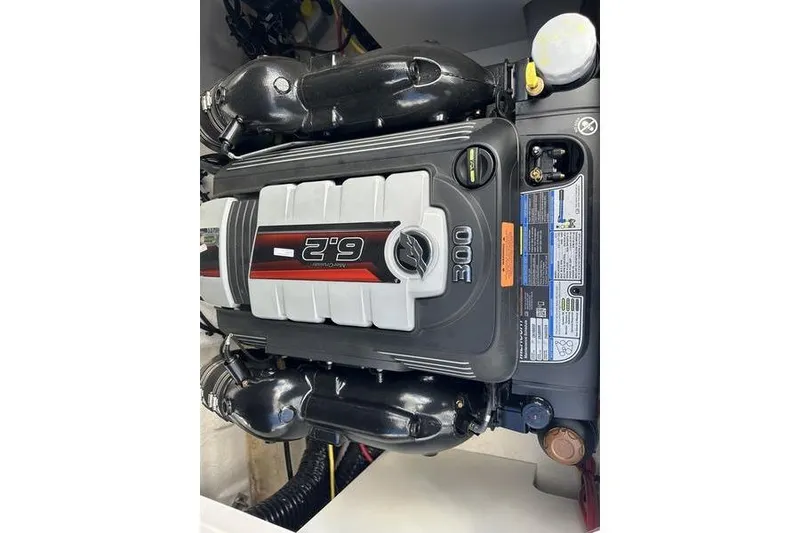 Slide: The Image of 2022 Chaparral 23 SSi boat engine, 6.2L, 300 horsepower, detailed view. - 18