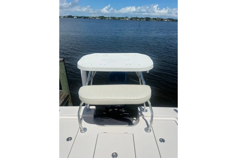 Slide: The Image of 2005 Pathfinder 2200 V Tournament Edition boat with seating, overlooking calm waters. - 10