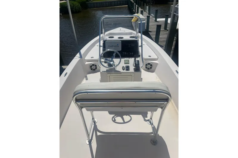 Slide: The Image of 2005 Pathfinder 2200 V Tournament Edition boat console with Garmin navigation system. - 5