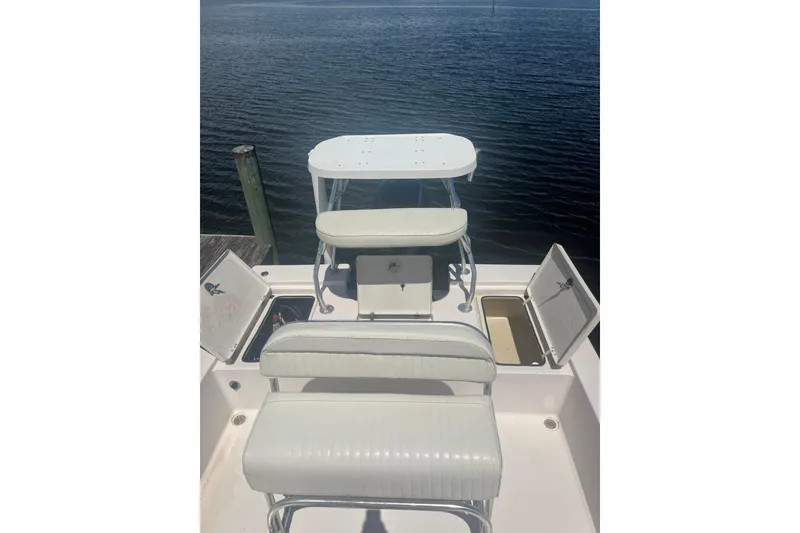 Slide: The Image of 2005 Pathfinder 2200 V Tournament Edition boat interior with seating and storage compartments. - 9
