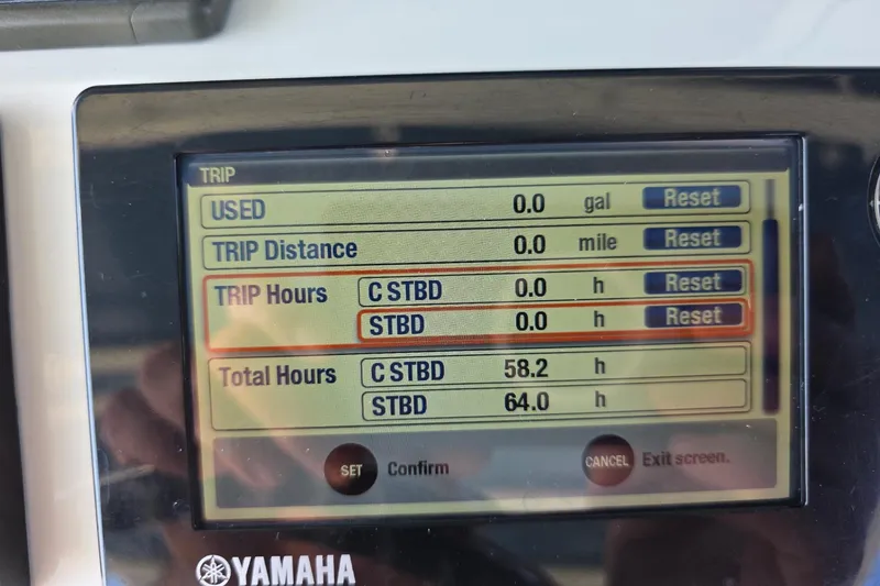 Slide: The Image of Yamaha display showing trip and total hours for Hydra-Sports 4200 SF, 2012 model. - 60
