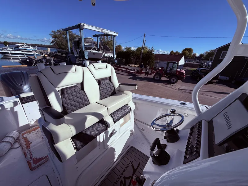 Slide: The Image of Tidewater 272CC 2022 - 9