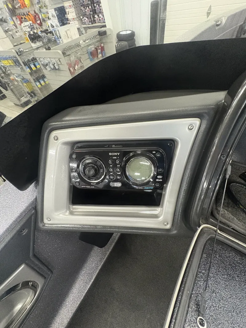 Slide: The Image of Ranger 621VS Fisherman 2013 - 48