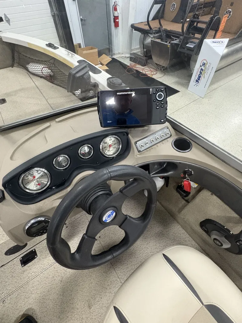 Slide: The Image of Crestliner 1750 Fish Hawk 2013 - 19