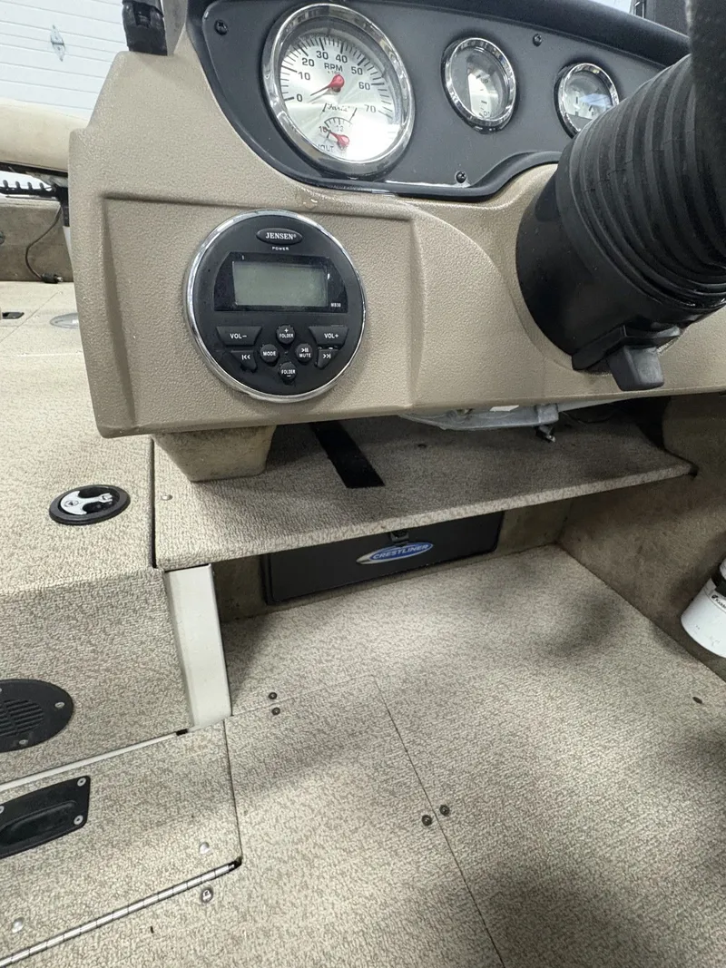 Slide: The Image of Crestliner 1750 Fish Hawk 2013 - 23