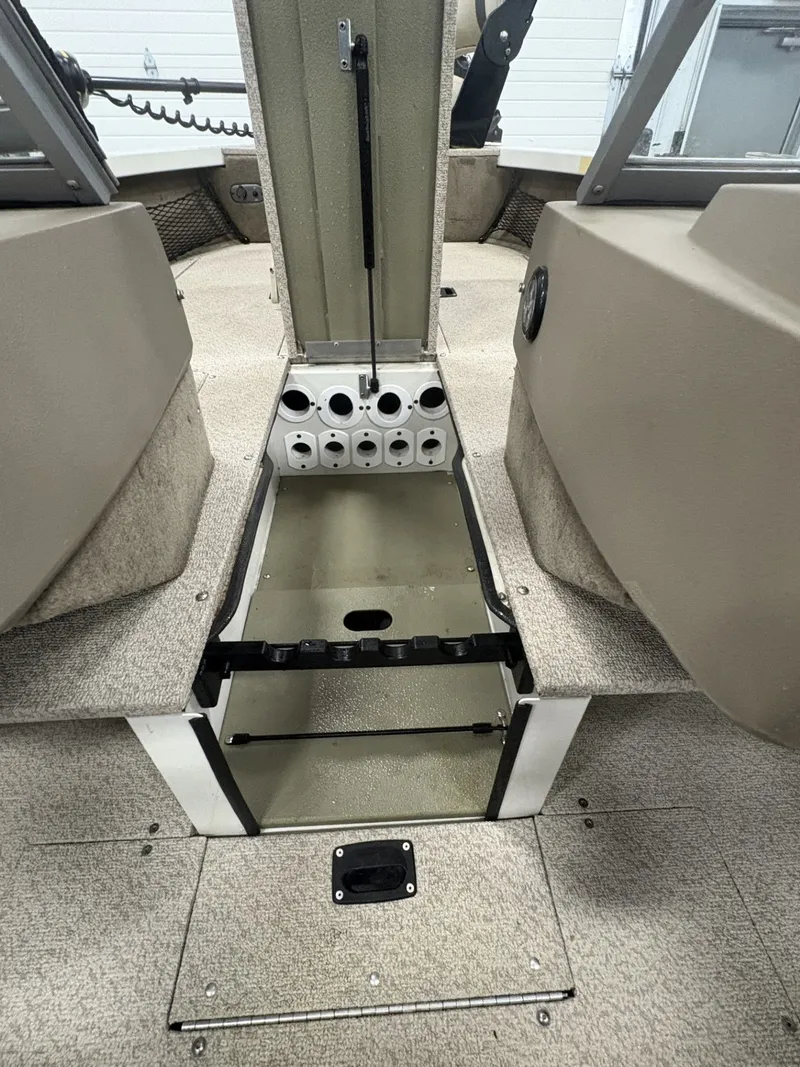 Slide: The Image of Crestliner 1750 Fish Hawk 2013 - 24