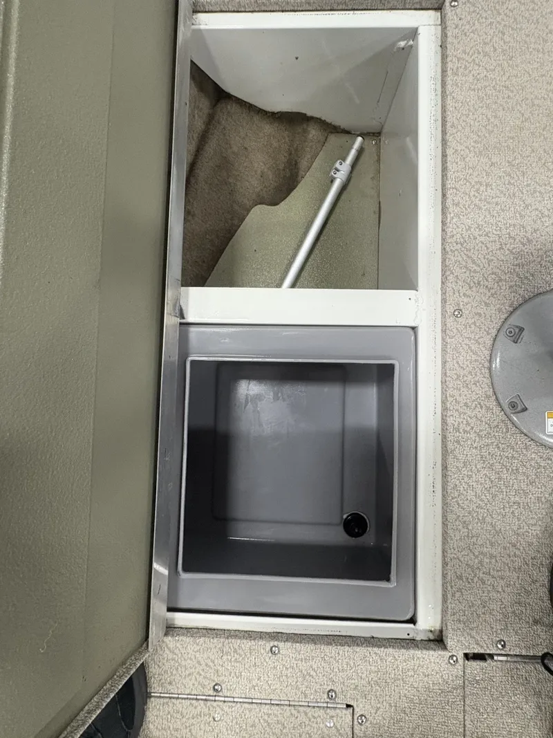 Slide: The Image of Crestliner 1750 Fish Hawk 2013 - 32