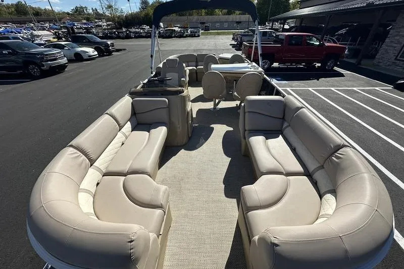 Slide: The Image of 2018 Bennington 23 SPDX pontoon boat with spacious seating and modern design. - 6