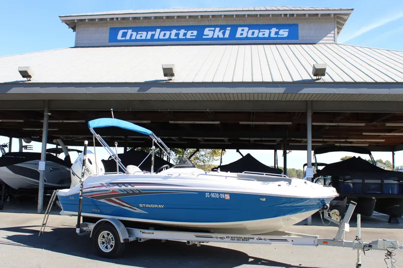 The Image of 2020 Stingray 192SC boat on trailer at Charlotte Ski Boats dealership. - 1