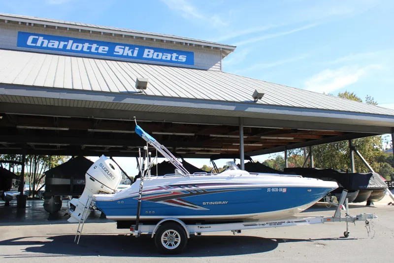 Slide: The Image of 2020 Stingray 192SC boat on trailer at Charlotte Ski Boats dealership. - 17