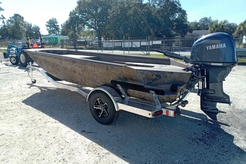 Slide: The Image of 2026 Thor 1754 Fish Hammer boat on trailer with Yamaha outboard motor. - 18
