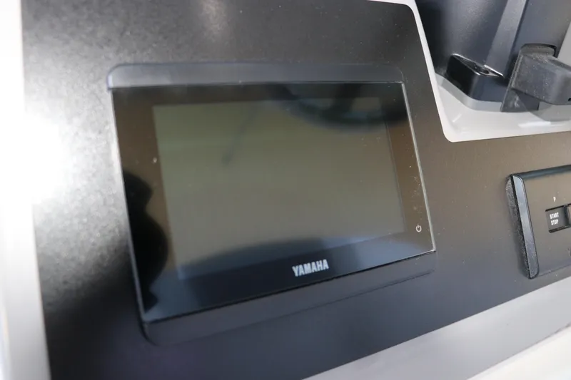 Slide: The Image of Yamaha display on 2026 Robalo R250 Center Console boat dashboard. - 33