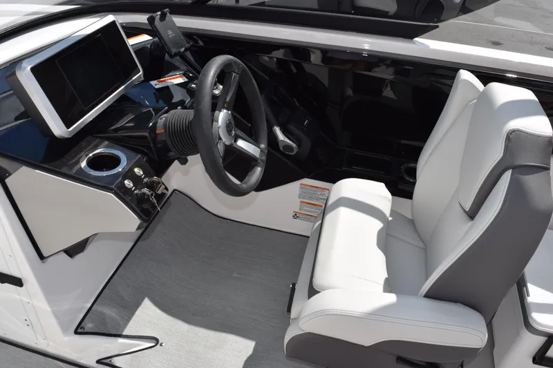 Slide: The Image of 2026 Yamaha Boats AR250 cockpit with modern steering and navigation system. - 10