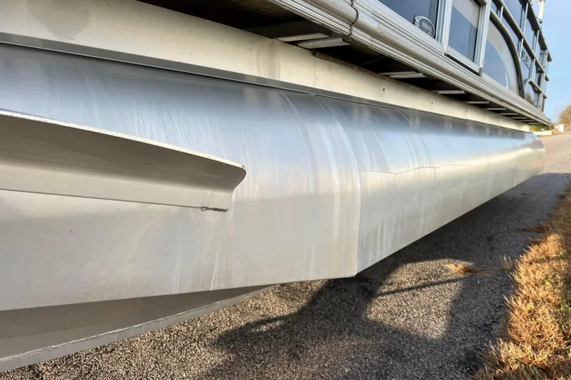 Slide: The Image of 2015 Sylvan Mirage Fish 8522 Party Fish LE pontoon boat underside view. - 15