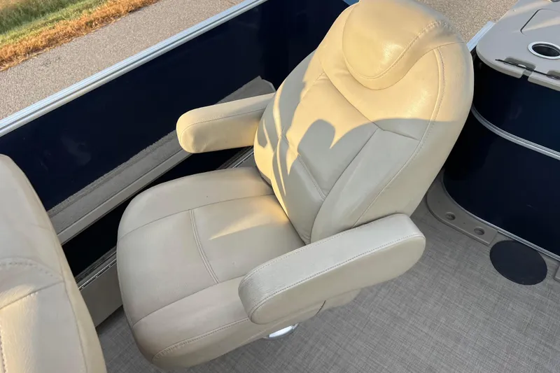 Slide: The Image of Beige captain's chair on 2015 Sylvan Mirage Fish 8522 Party Fish LE boat. - 21