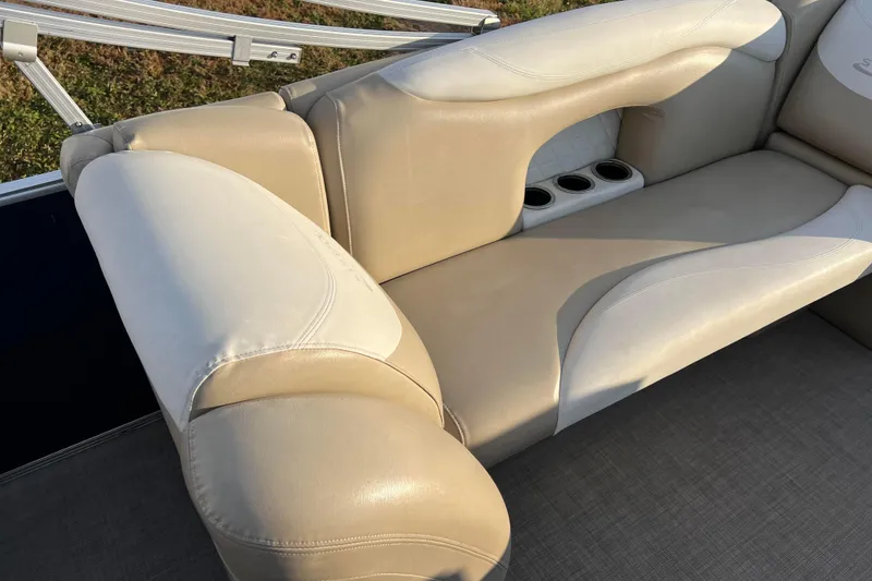 Slide: The Image of 2015 Sylvan Mirage Fish 8522 Party Fish LE boat seating with cup holders. - 23