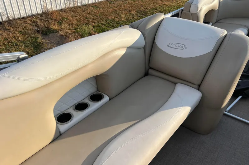 Slide: The Image of 2015 Sylvan Mirage Fish 8522 Party Fish LE boat seating with cup holders. - 24