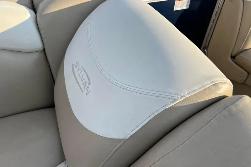 Slide: The Image of 2015 Sylvan Mirage Fish 8522 Party Fish LE boat seat with logo detail. - 40