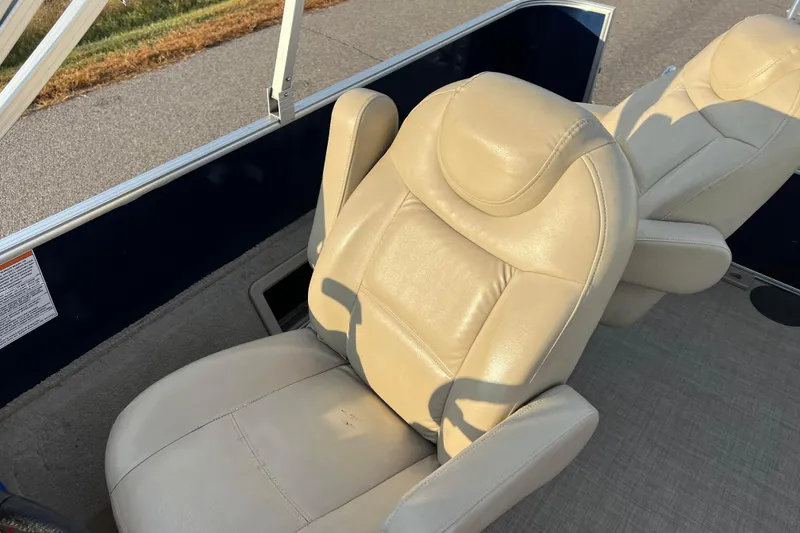 Slide: The Image of 2015 Sylvan Mirage Fish 8522 Party Fish LE boat seats, beige leather, sunny day. - 49