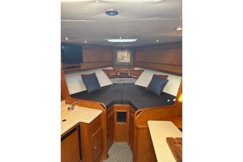 Slide: The Image of Luxurious cabin interior of 2006 Topaz Express Cruiser with cozy bedding and modern amenities. - 17