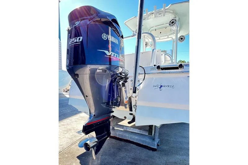 Slide: The Image of 2019 Robalo 226 Cayman with Yamaha 250 outboard motor, docked on a sunny day. - 15