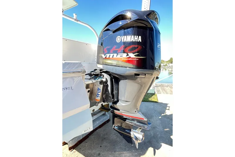 Slide: The Image of 2019 Robalo 226 Cayman with Yamaha VMAX outboard motor at dockside. - 18