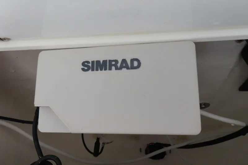 Slide: The Image of Simrad device installed on 2018 Sea Hunt Ultra 234 boat. - 23