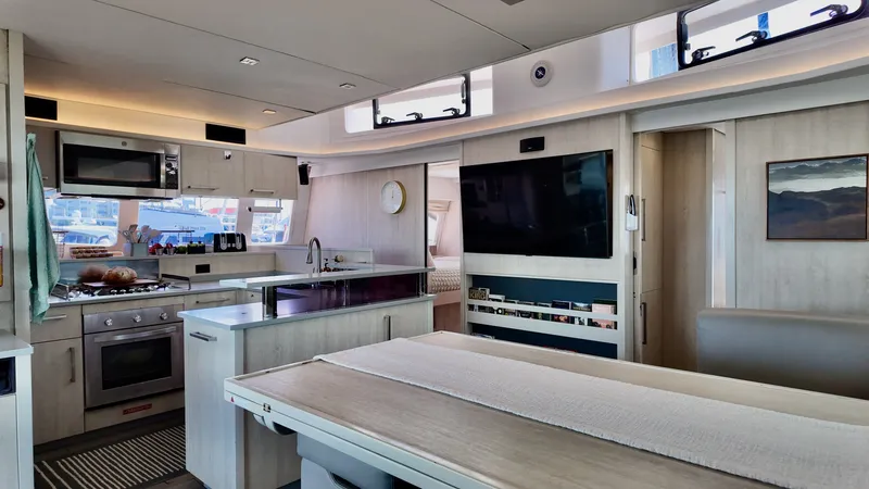 Slide: The Image of Leopard 58 2019 - 24