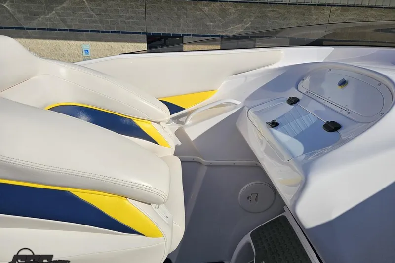 Iconic Marine Group 38 ZX 2003 - Marine Source