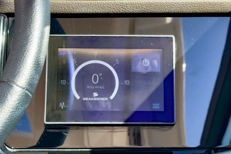 Slide: The Image of Display screen on 2023 Sea Ray SLX 400 Outboard showing Seakeeper roll angle at 0 degrees. - 26