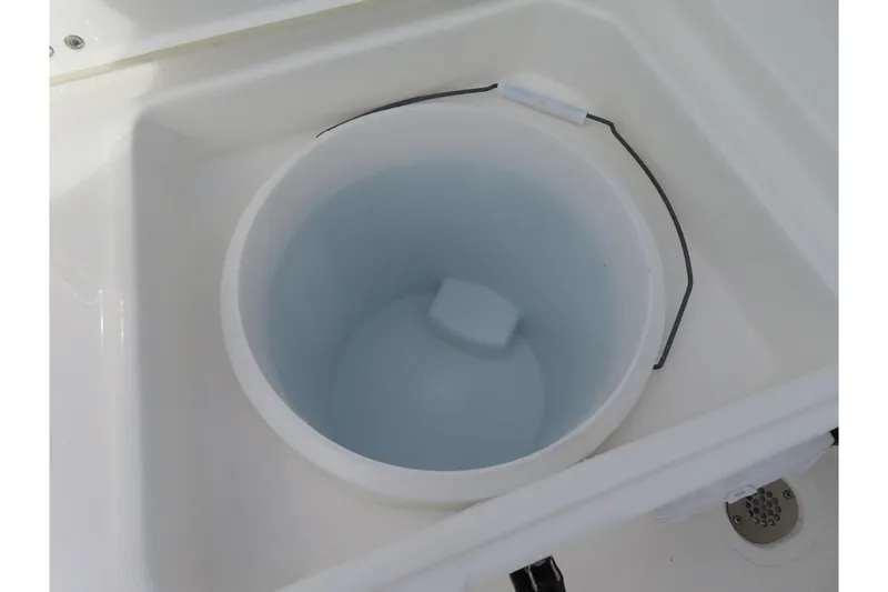 Slide: The Image of Livewell bucket in 2025 Sea Hunt Ultra 229 boat. - 33