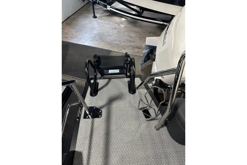 Slide: The Image of Evotti 723CS 2026 boat interior with chrome details and black seating. - 28