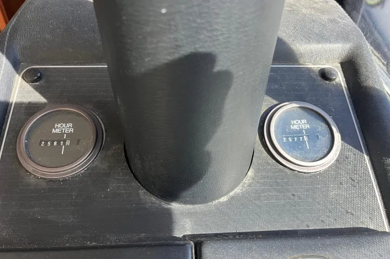 Slide: The Image of Hour meters on 1989 Bayliner 3888 MY Sedan dashboard, showing 2581 and 2577 hours. - 13