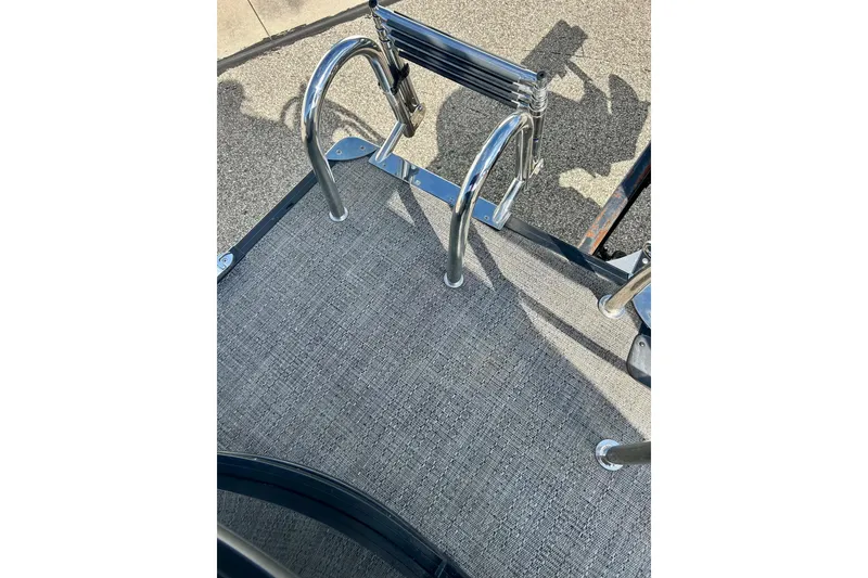 Slide: The Image of 2024 Barletta ARIA 22QC boat ladder and deck detail. - 63