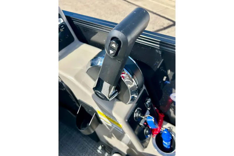 Slide: The Image of Throttle control of 2024 Barletta ARIA 22QC boat, featuring sleek design and functionality. - 65