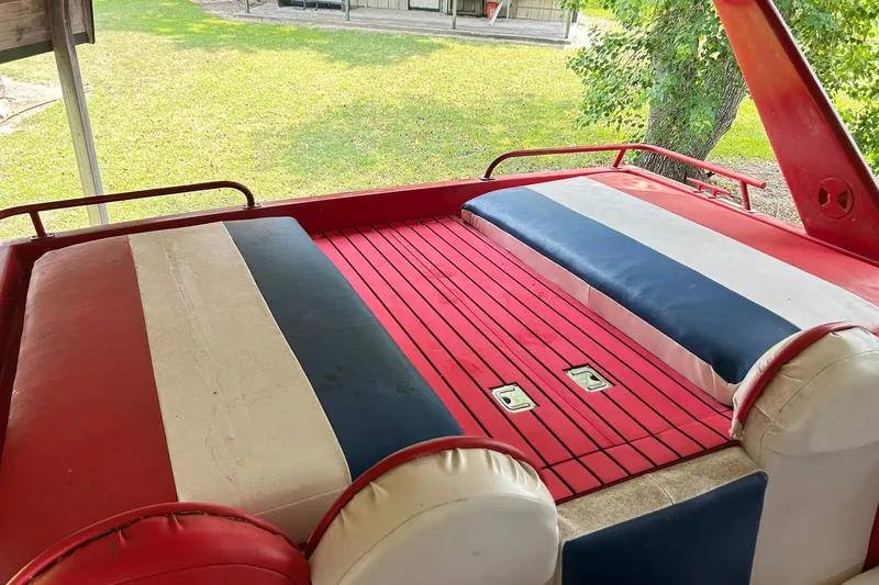 Slide: The Image of 1987 Chris-Craft 312 Stinger boat interior with red, white, and blue seating. - 3