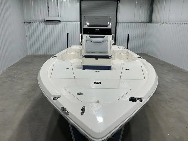 Slide: The Image of Skeeter SX221 2026 - 11