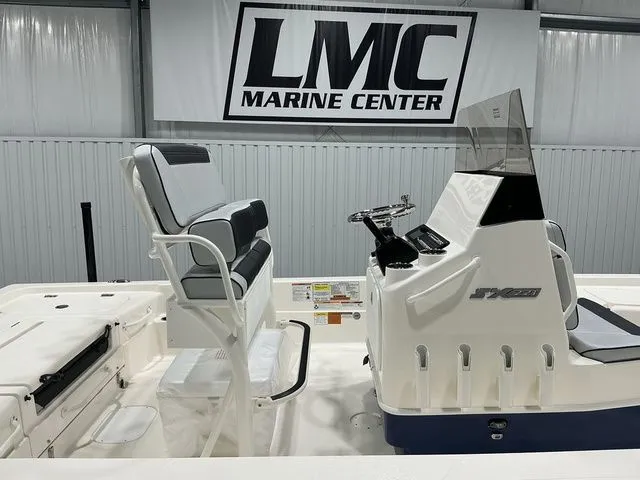 Slide: The Image of Skeeter SX221 2026 - 5