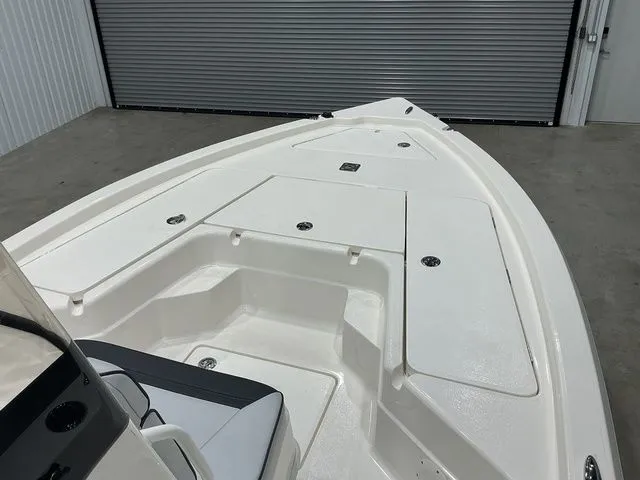 Slide: The Image of Skeeter SX221 2026 - 8