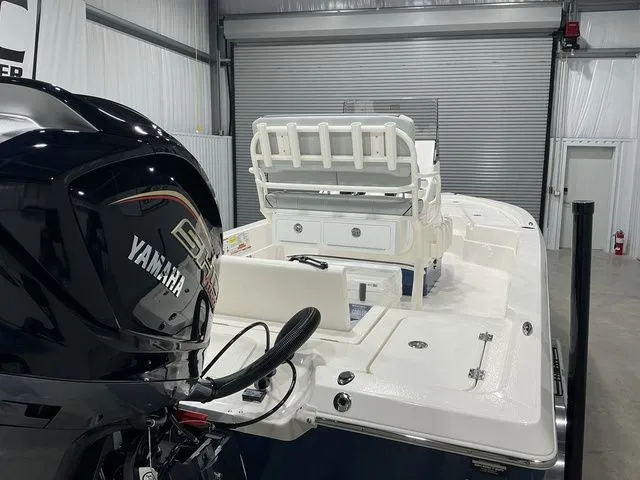 Slide: The Image of Skeeter SX221 2026 - 9