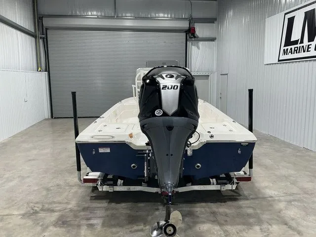 Slide: The Image of Skeeter SX221 2026 - 11