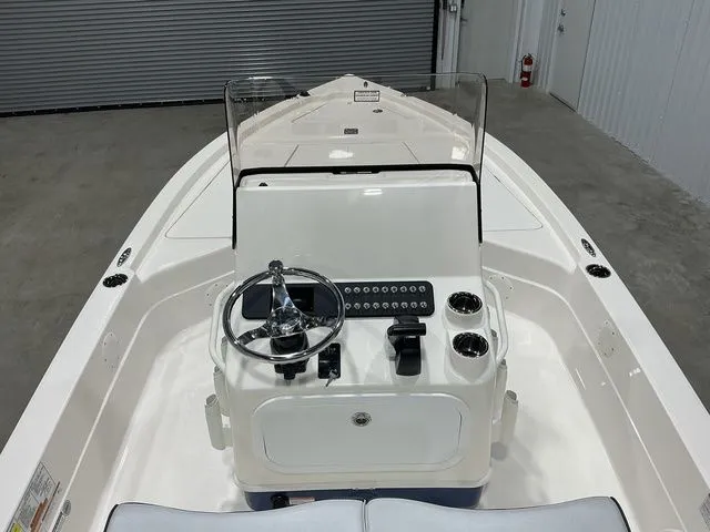 Slide: The Image of Skeeter SX221 2026 - 14