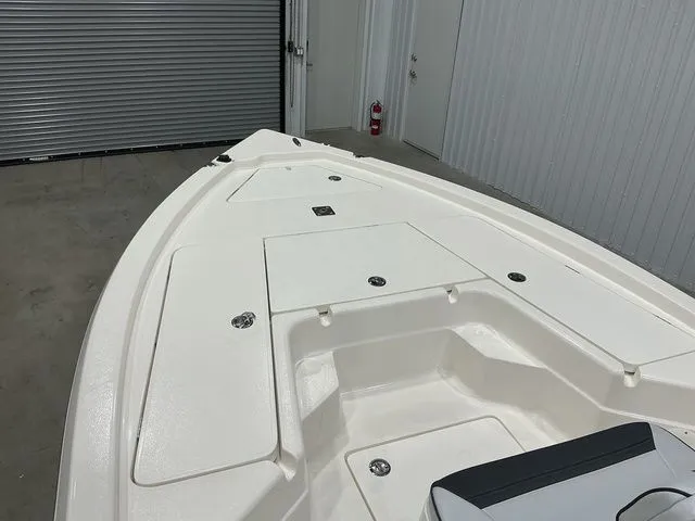 Slide: The Image of Skeeter SX221 2026 - 15