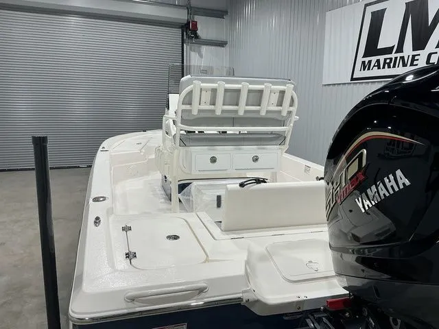 Slide: The Image of Skeeter SX221 2026 - 18