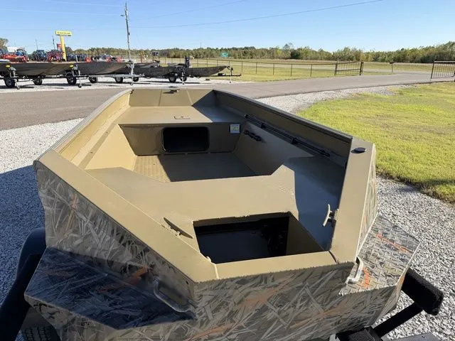 Slide: The Image of Edge Boats 553DB SPORTSMAN RAZOR BO 2026 - 4