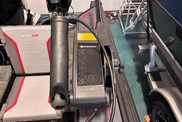 Slide: The Image of 2025 Alumacraft Trophy 185X Sport boat with Cannon Magnum 10 equipment. - 9